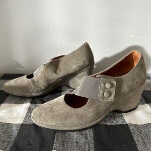 L’Amour Des Pieds Grayish Taupe Suede Wedge Heels Size 9M Leather Mary Jane